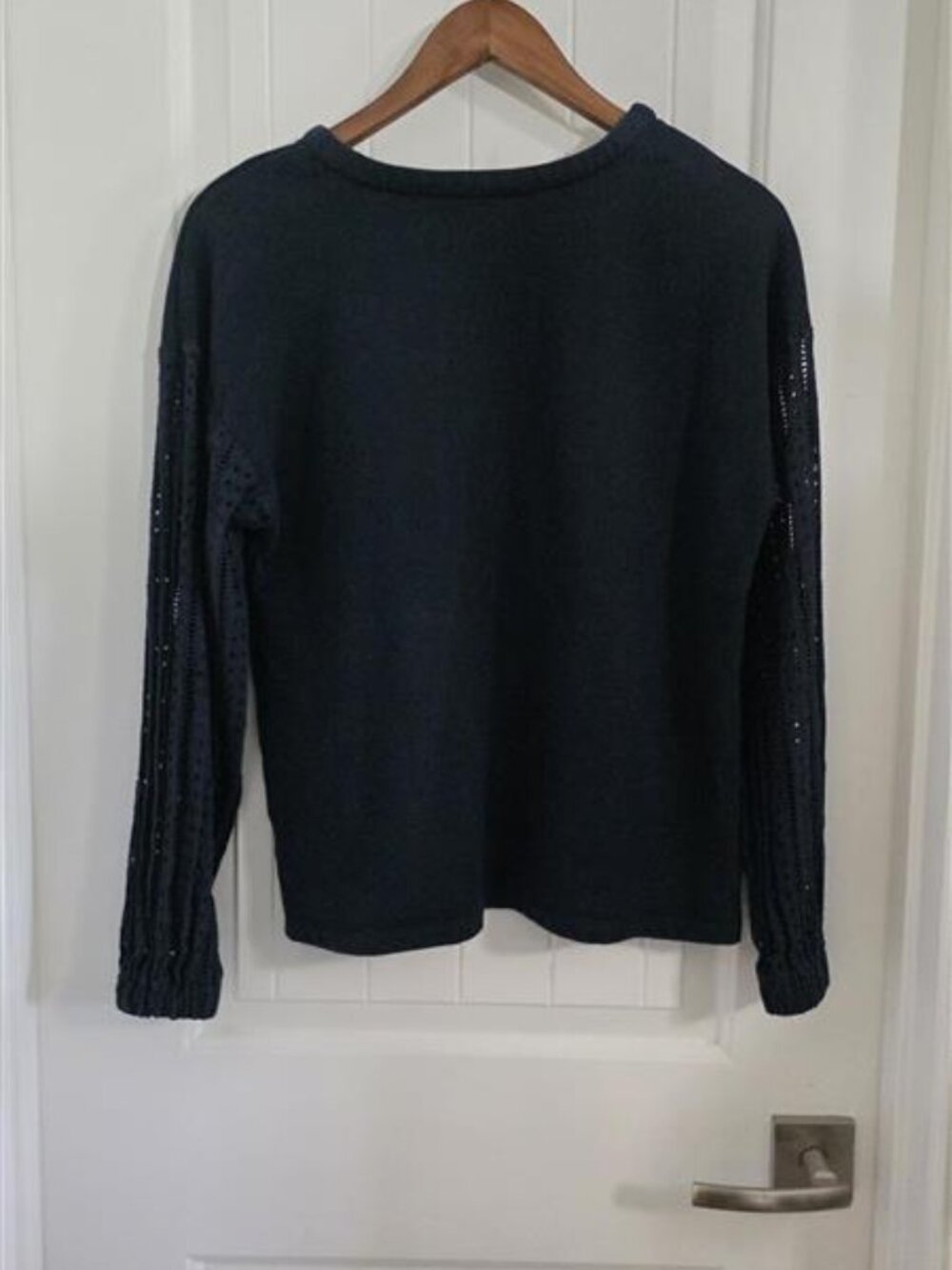 Banana Republic Navy Cotton Eyelet Lace Sleeve Top Blouse Size Medium - Picture 9 of 10